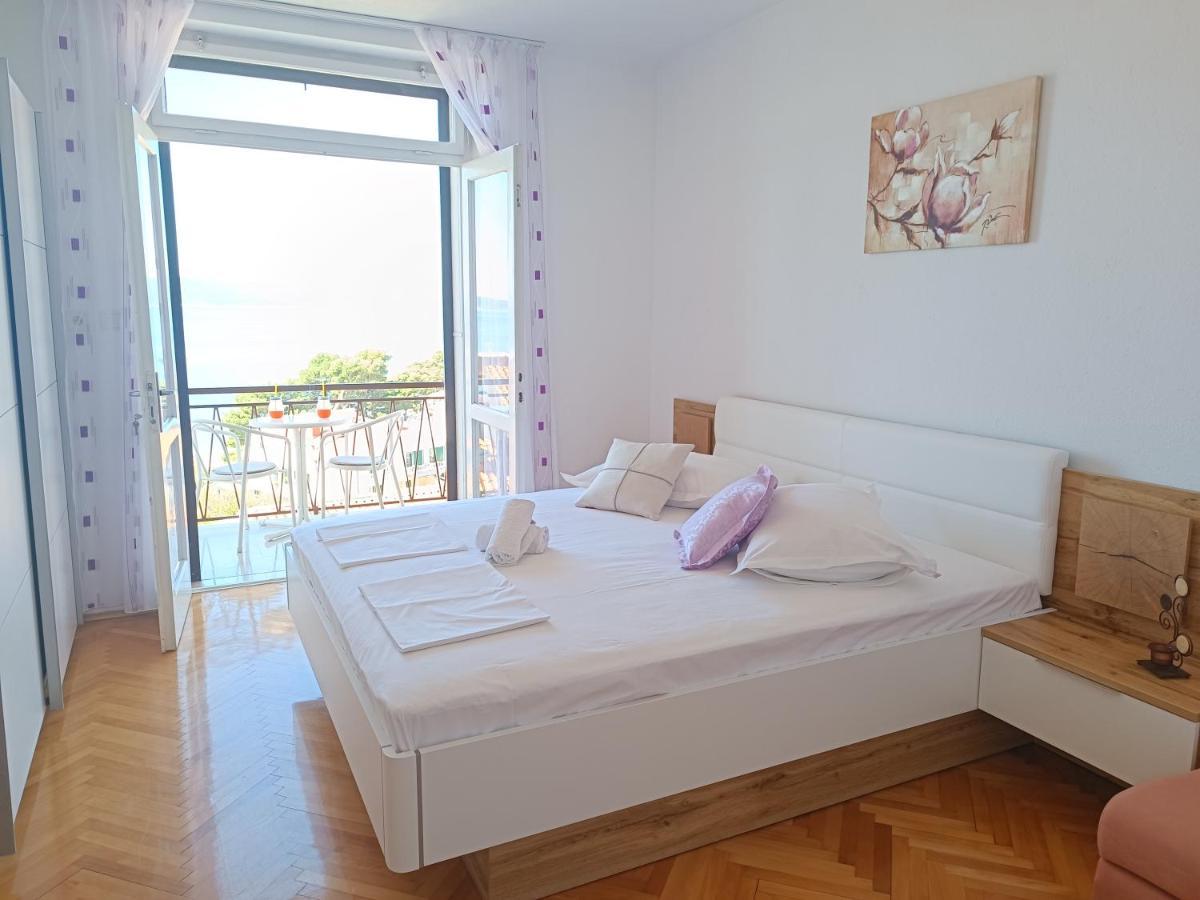 Apartments Niki Брела Екстериор снимка