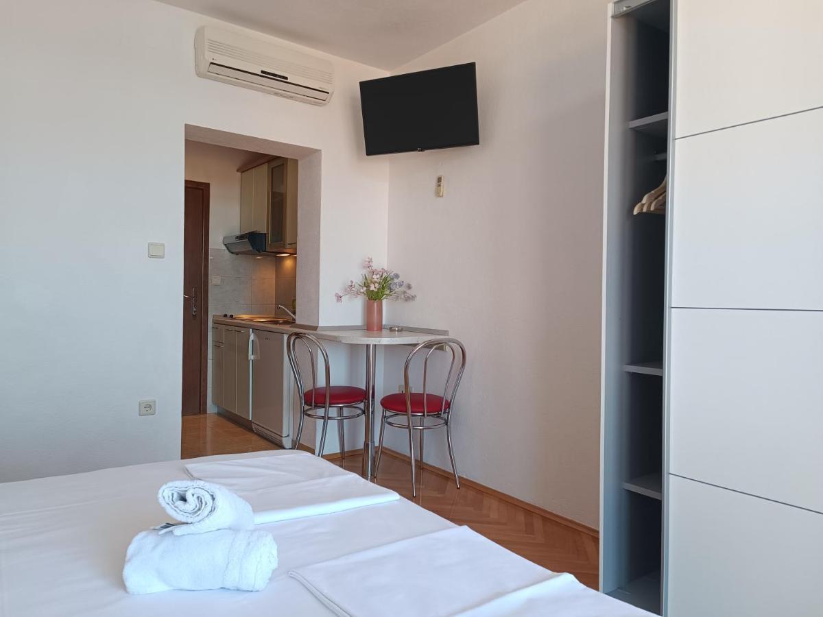 Apartments Niki Брела Екстериор снимка