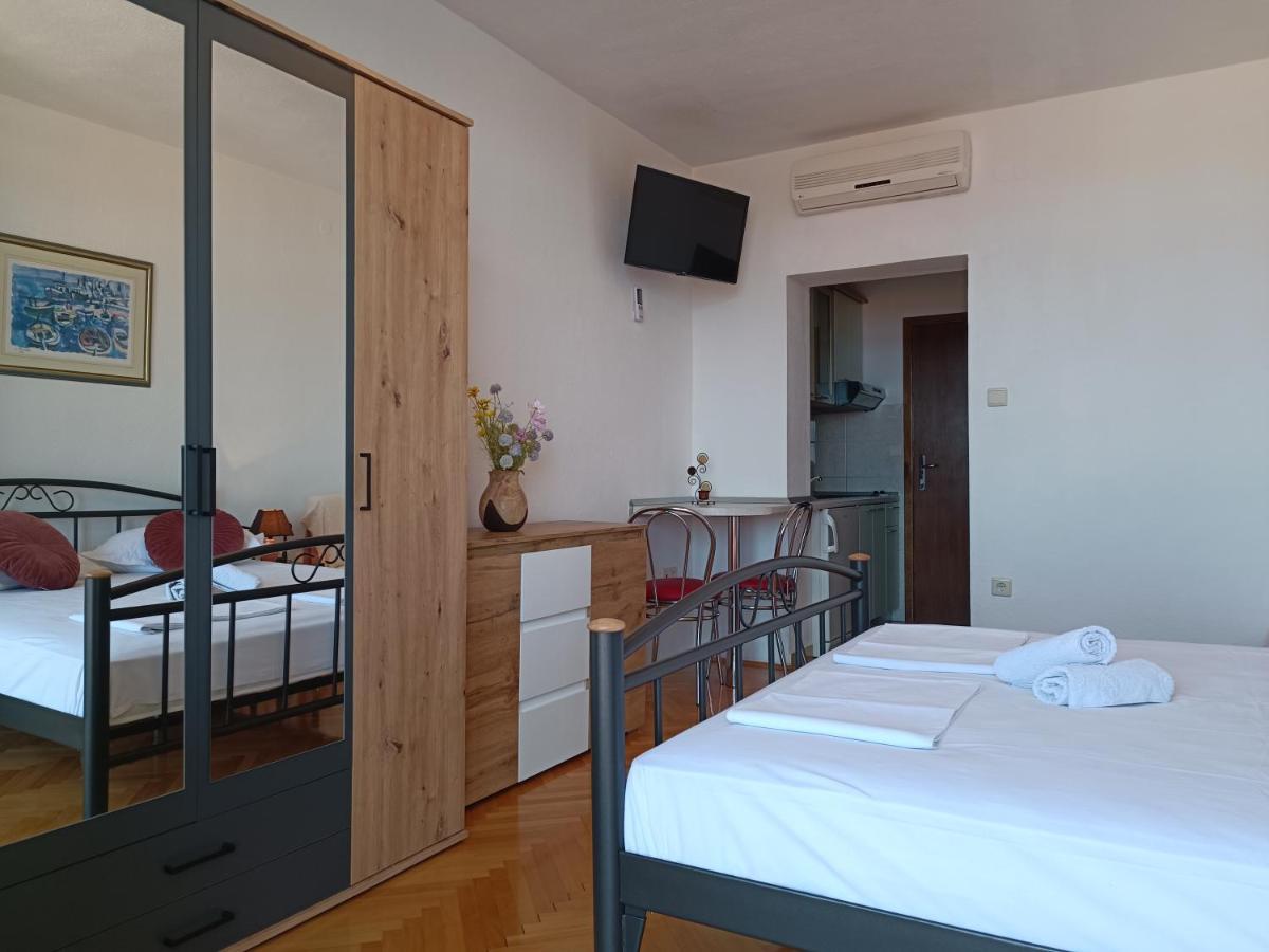 Apartments Niki Брела Екстериор снимка