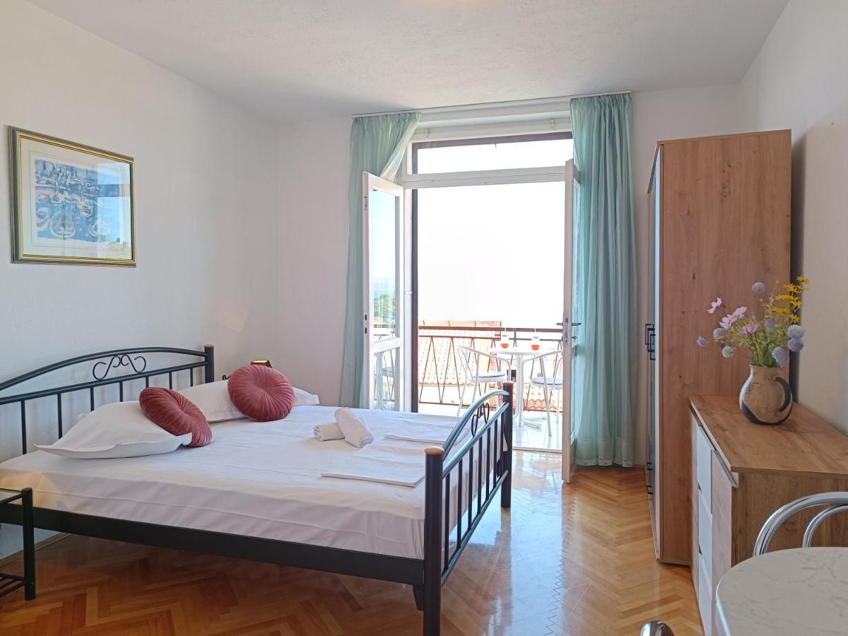 Apartments Niki Брела Екстериор снимка