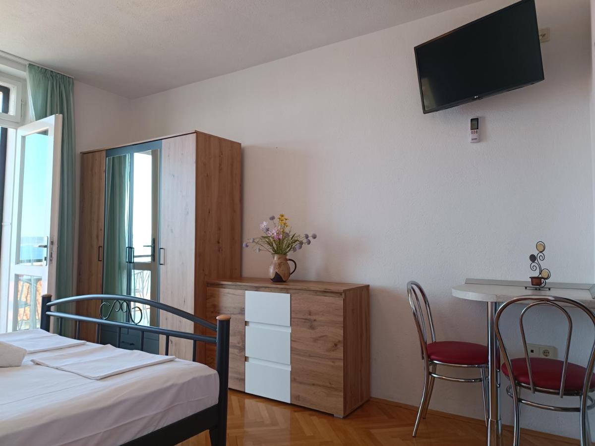 Apartments Niki Брела Екстериор снимка