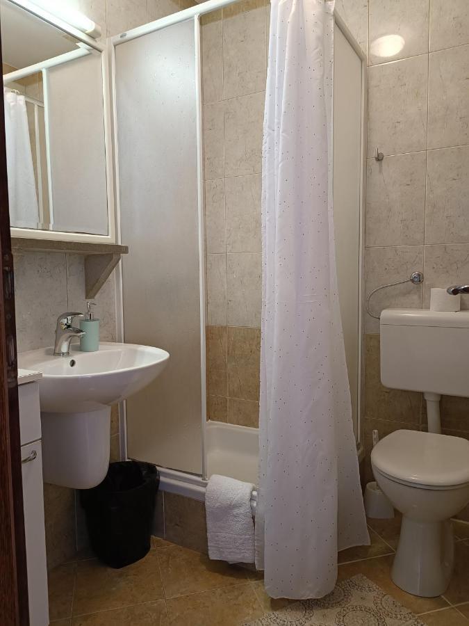 Apartments Niki Брела Екстериор снимка