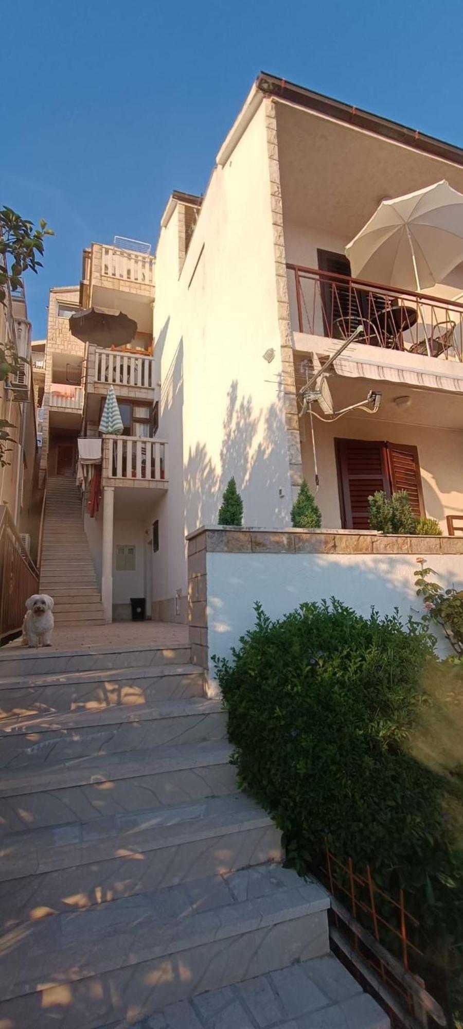 Apartments Niki Брела Екстериор снимка