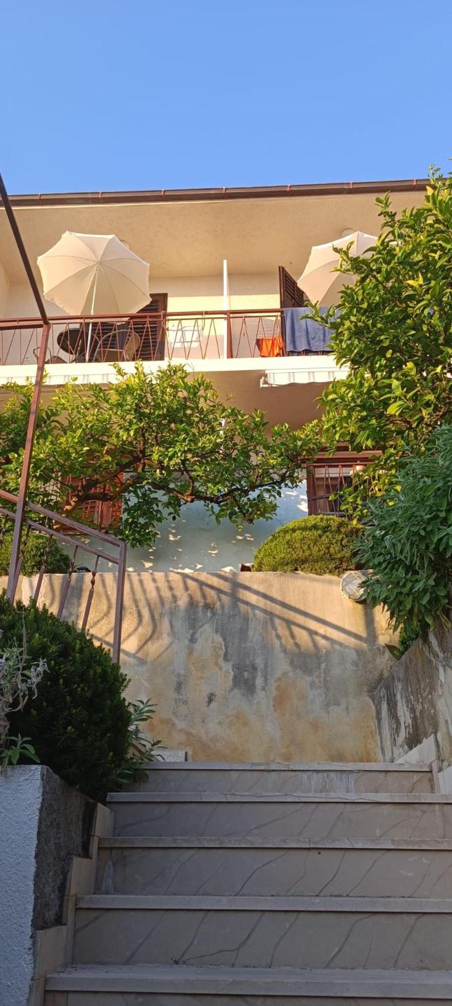 Apartments Niki Брела Екстериор снимка