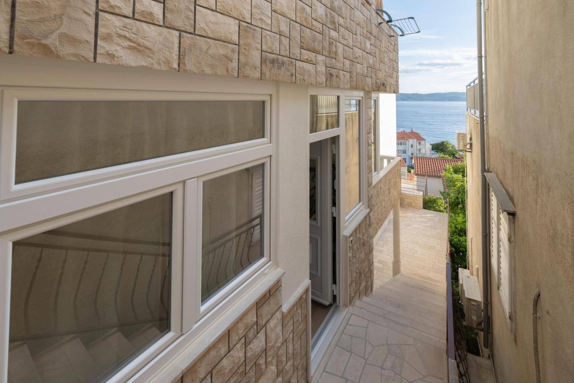 Apartments Niki Брела Екстериор снимка