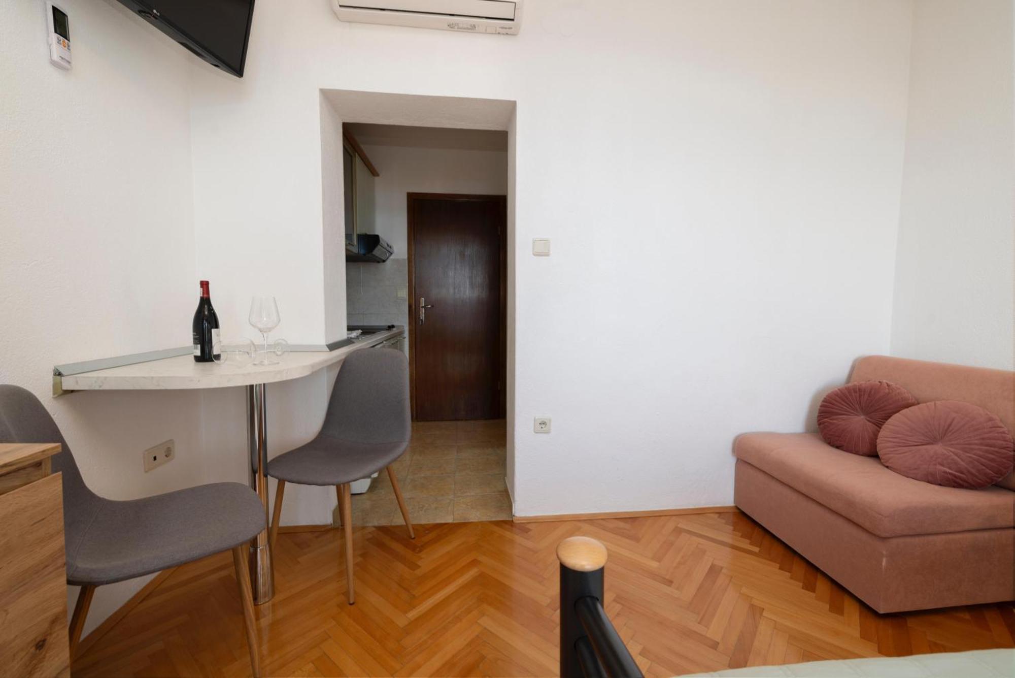 Apartments Niki Брела Екстериор снимка