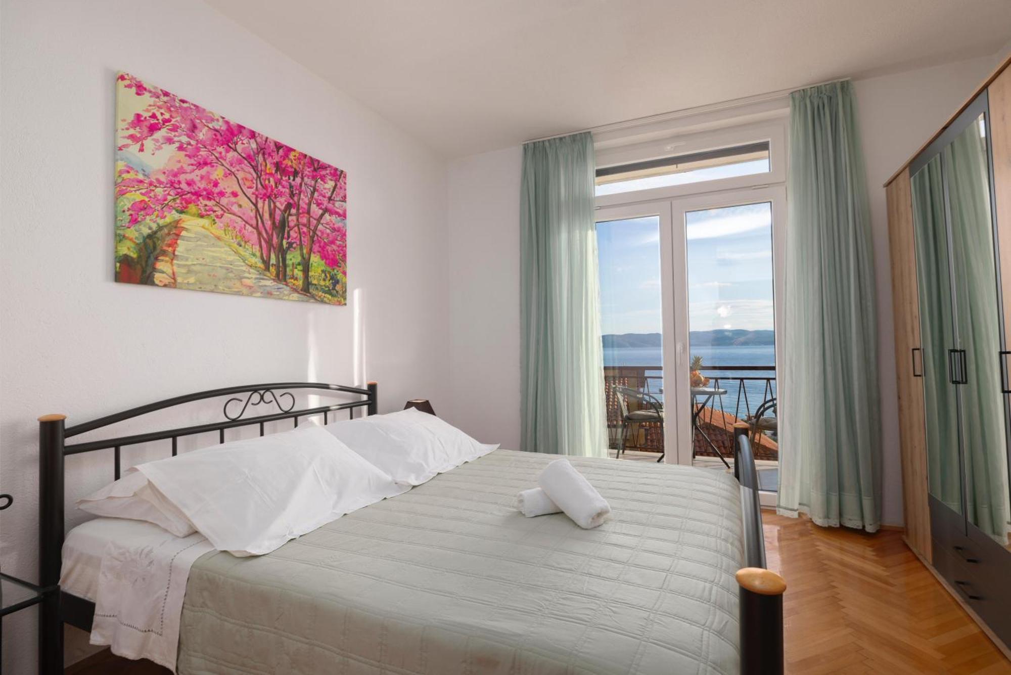 Apartments Niki Брела Екстериор снимка