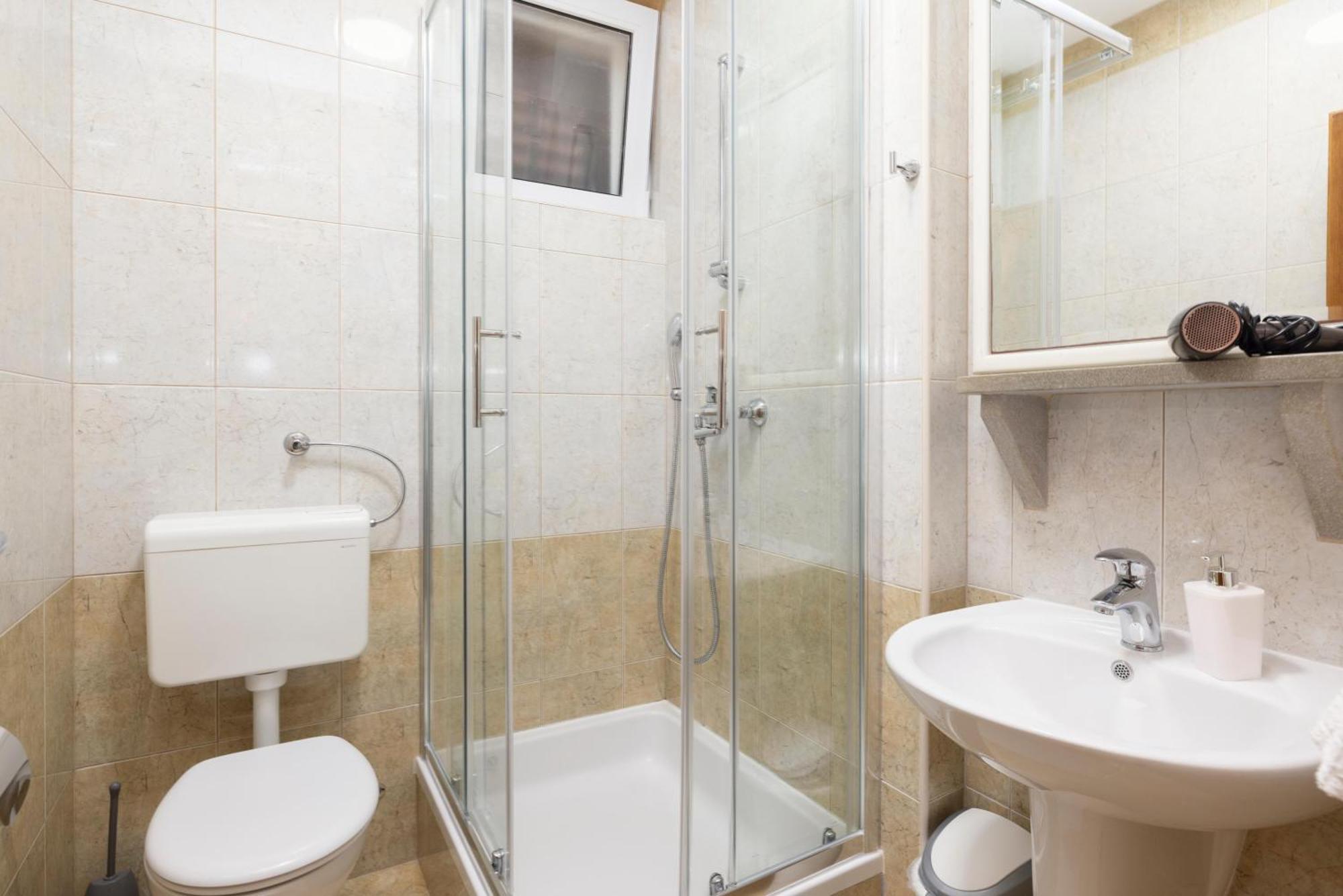 Apartments Niki Брела Екстериор снимка