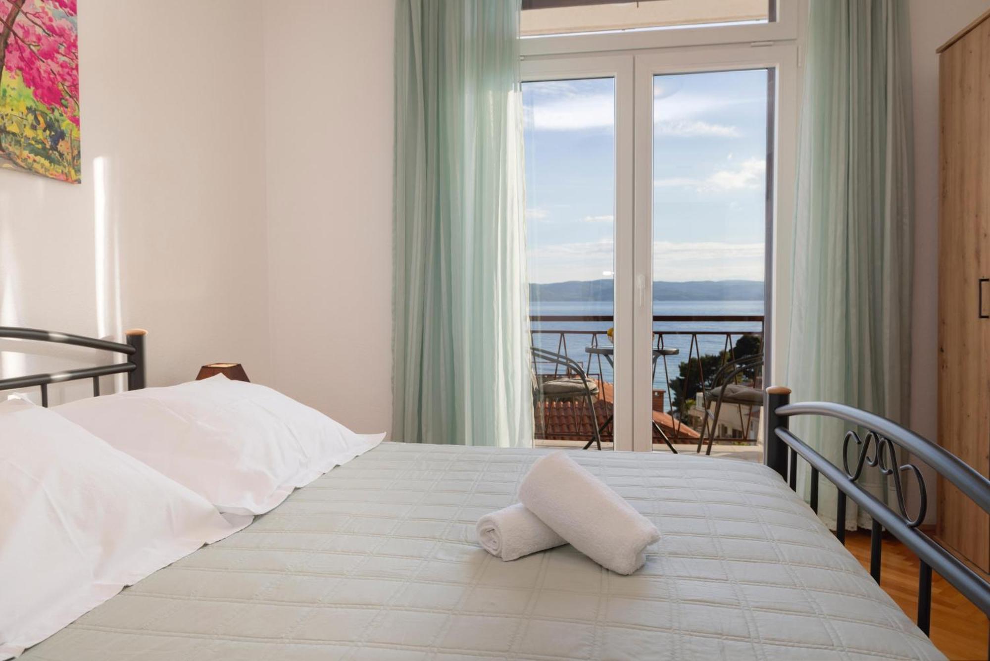 Apartments Niki Брела Екстериор снимка