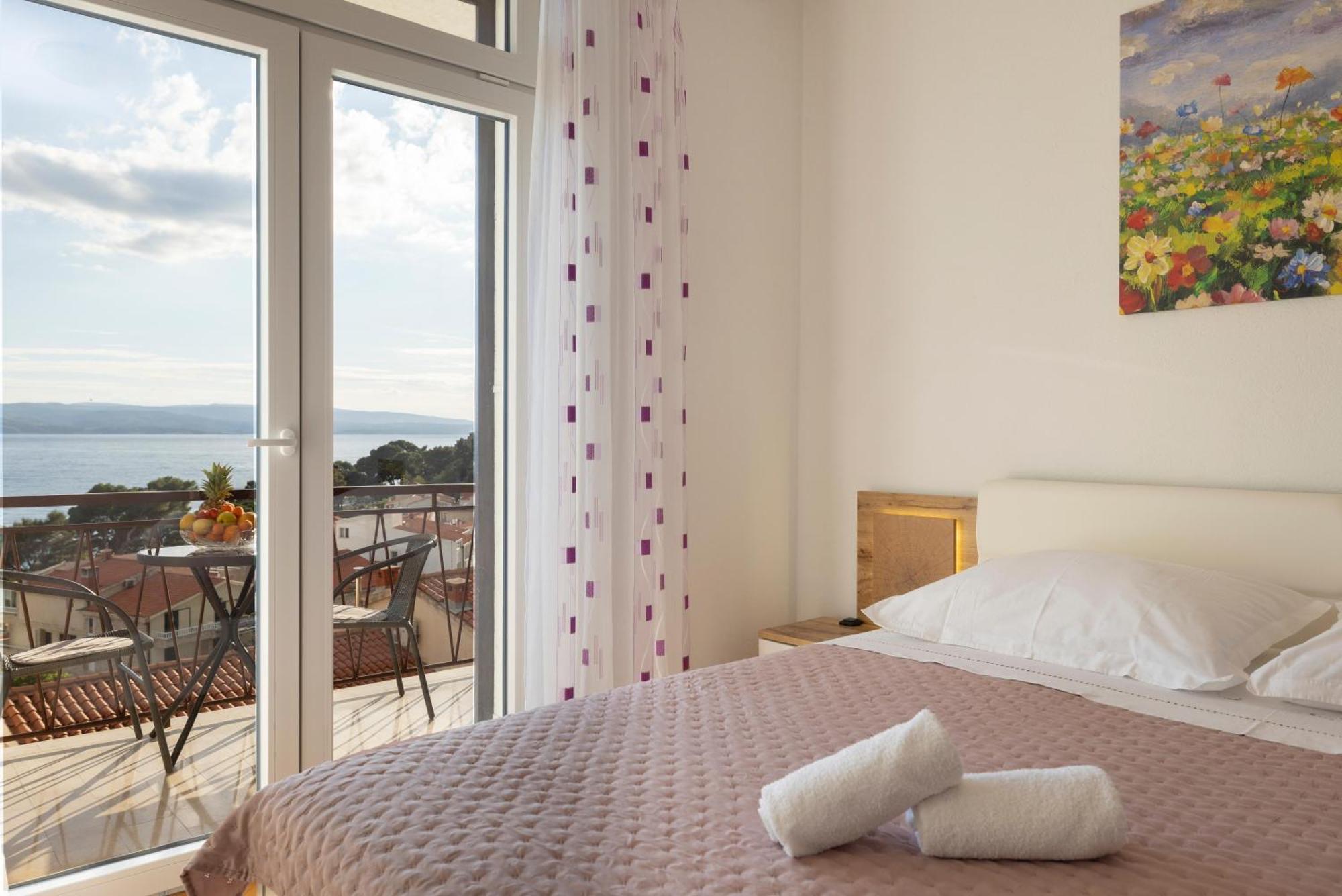 Apartments Niki Брела Екстериор снимка
