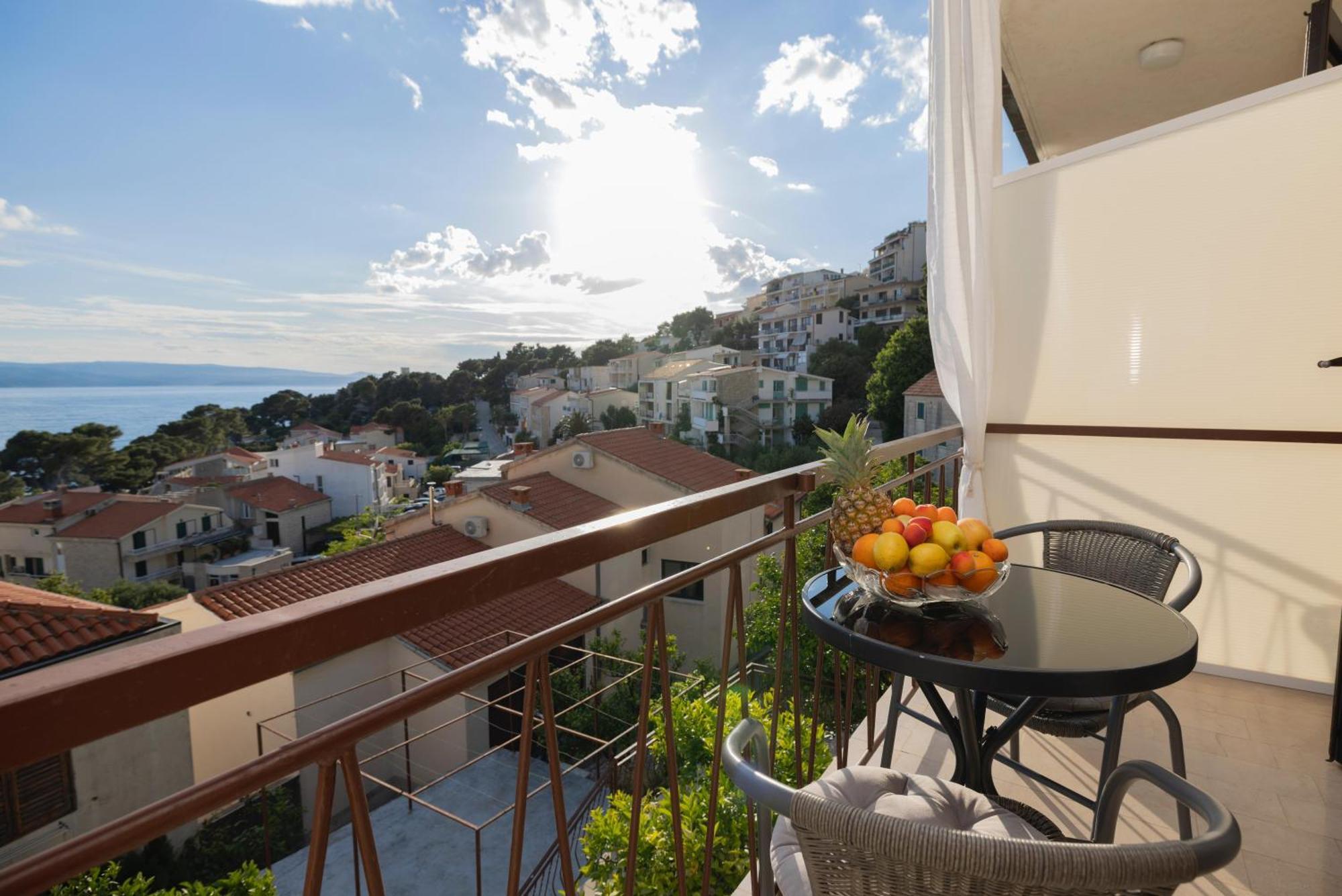 Apartments Niki Брела Екстериор снимка