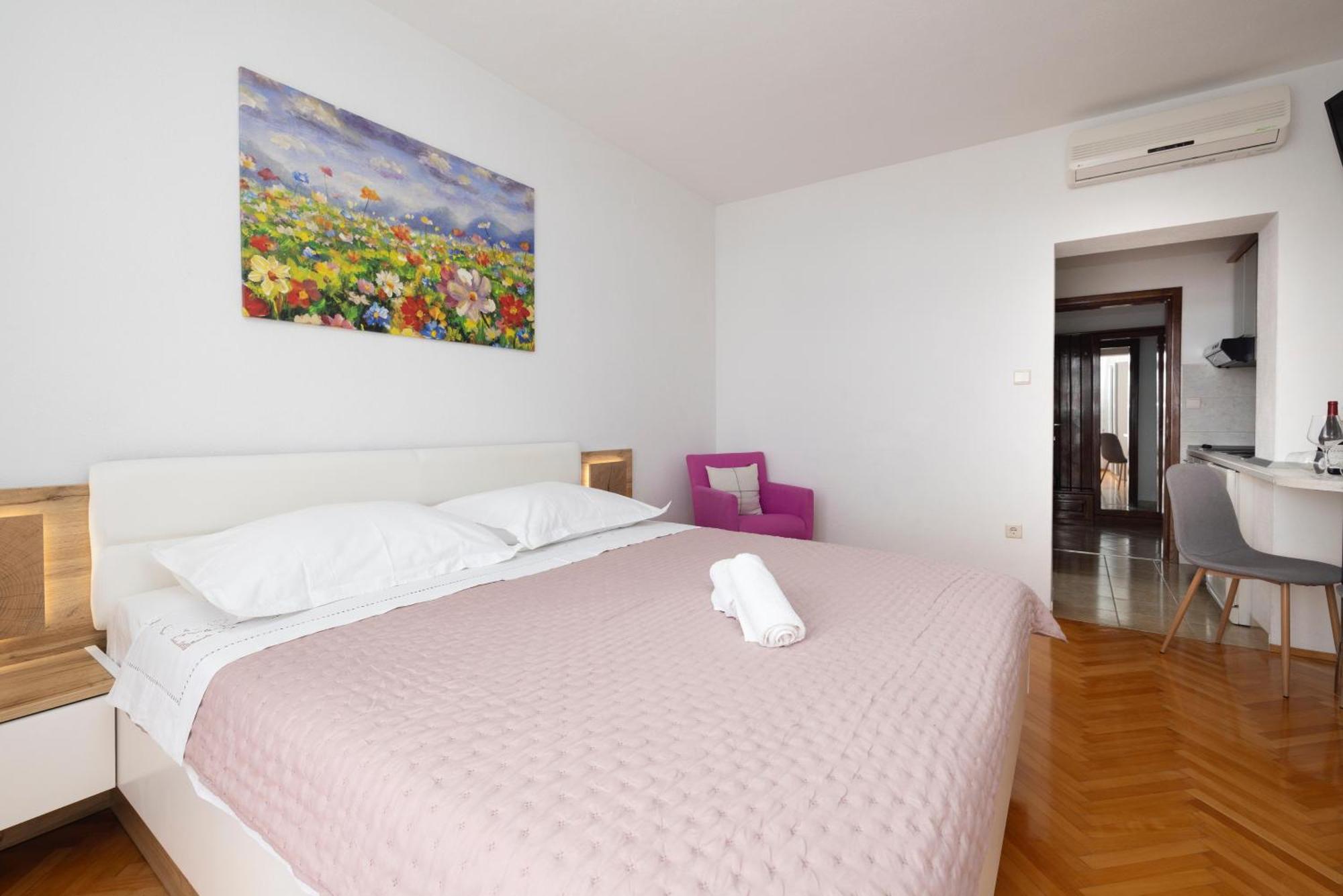 Apartments Niki Брела Екстериор снимка