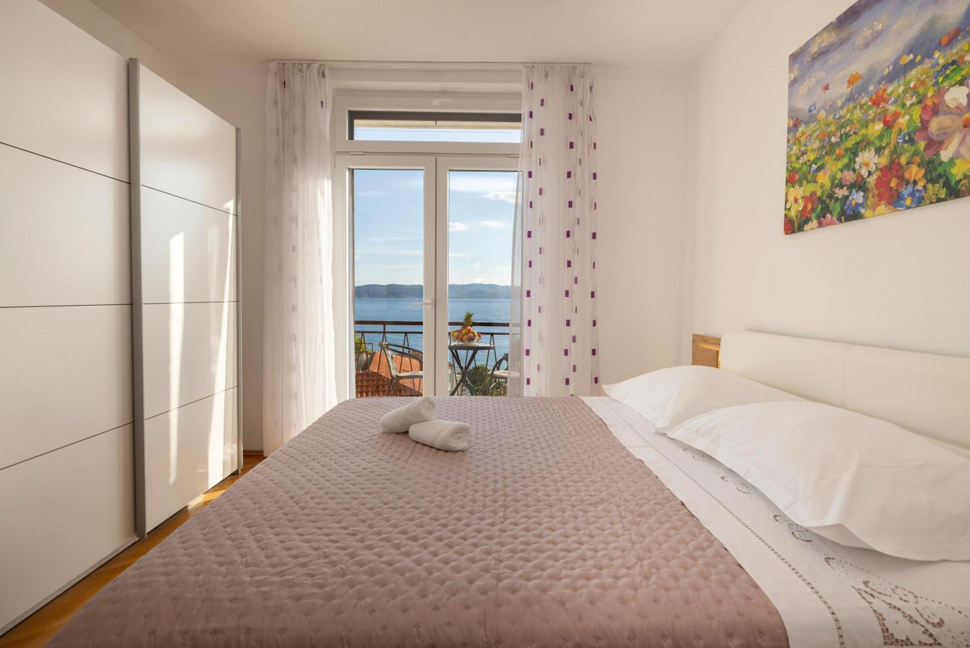 Apartments Niki Брела Екстериор снимка