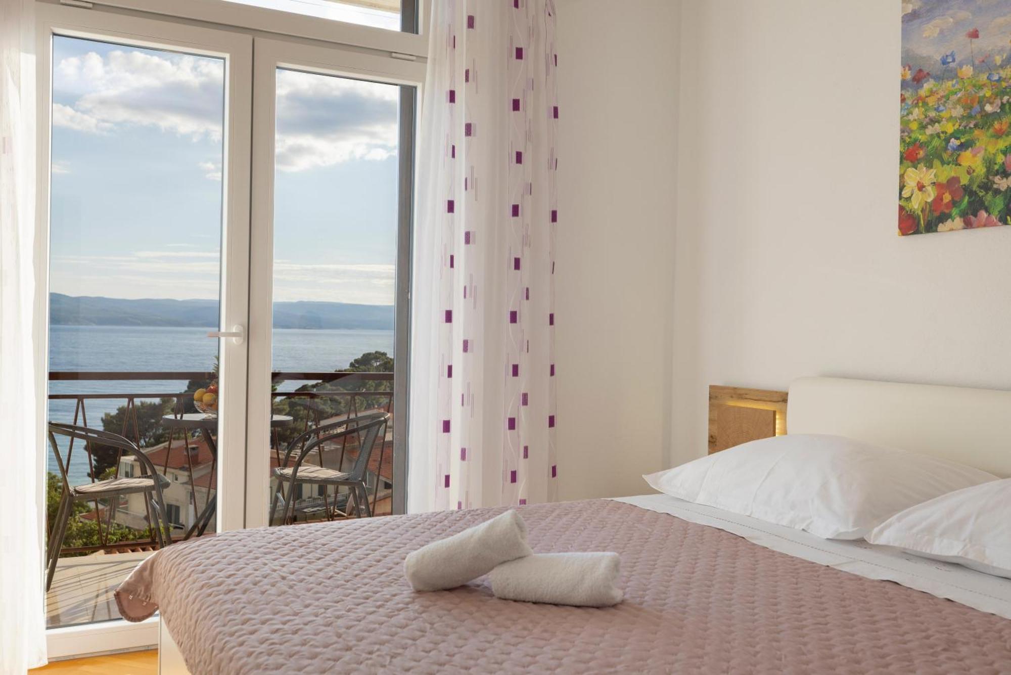 Apartments Niki Брела Екстериор снимка
