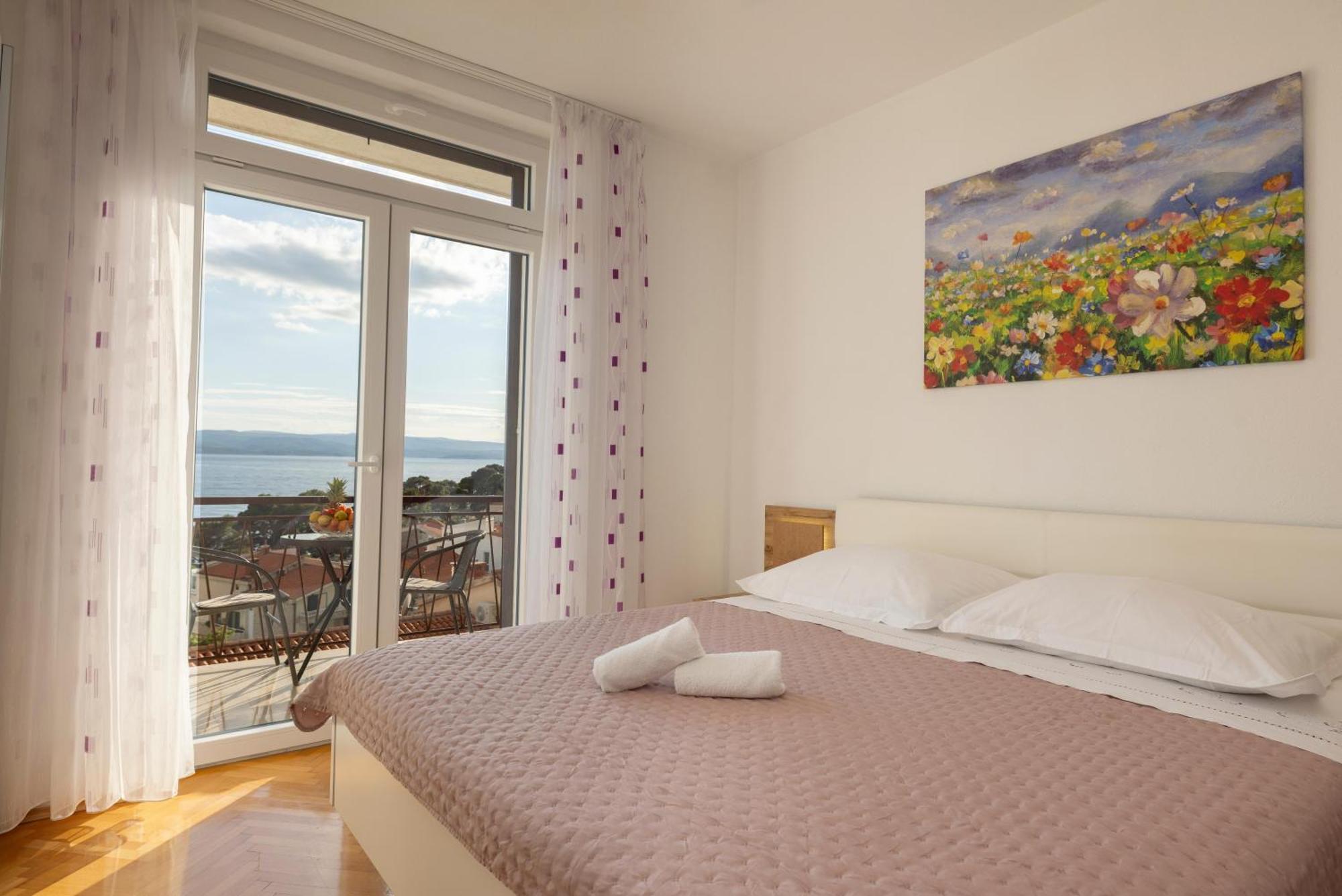 Apartments Niki Брела Екстериор снимка